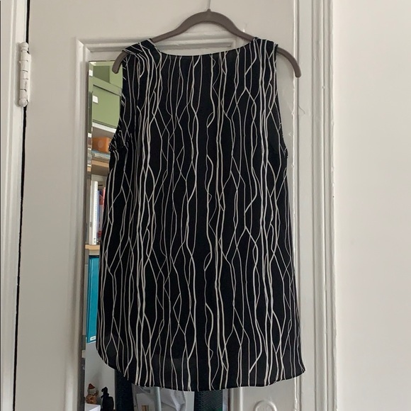 Vine Camino Sleeveless Blouse - Picture 4 of 4